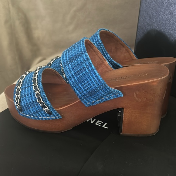 Chanel Navy Blue Tweed wooden Platform sandals with chain Embellishments - Picture 5 of 9
